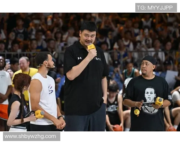 姚明踏上美国之旅追逐篮球梦想开启新篇章