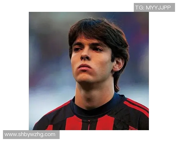 足球明星超萌头像男的魅力瞬间与个性展示，尽显青春活力与运动风采