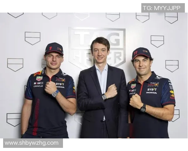 LV足球明星时尚穿搭揭秘展现运动与奢华的完美结合