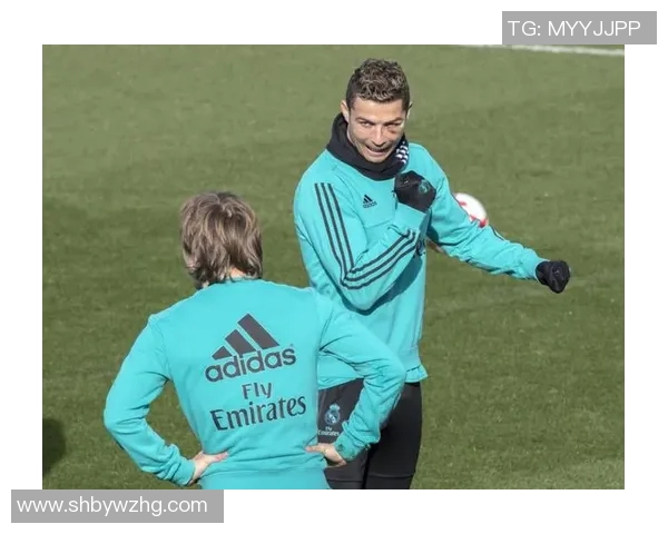 足球明星荷尔蒙爆棚瞬间揭秘激情四溢的赛场背后故事与训练生活 足球明星荷尔蒙爆棚瞬间揭秘激情四溢的赛场背后故事与训练生活