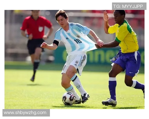 梅西足球明星的绘画技巧与创作步骤详解分享